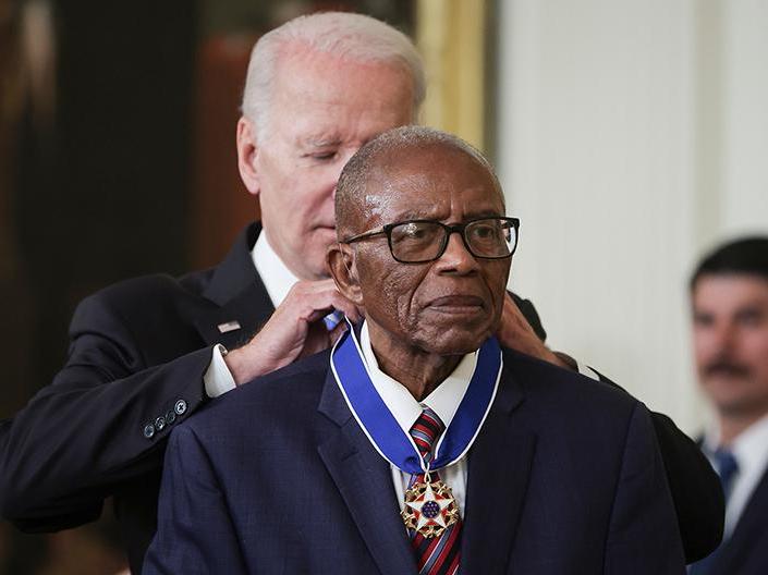 Alumnus and civil rights leader Fred Gray receives the Medal of Freedom from President Joe Biden